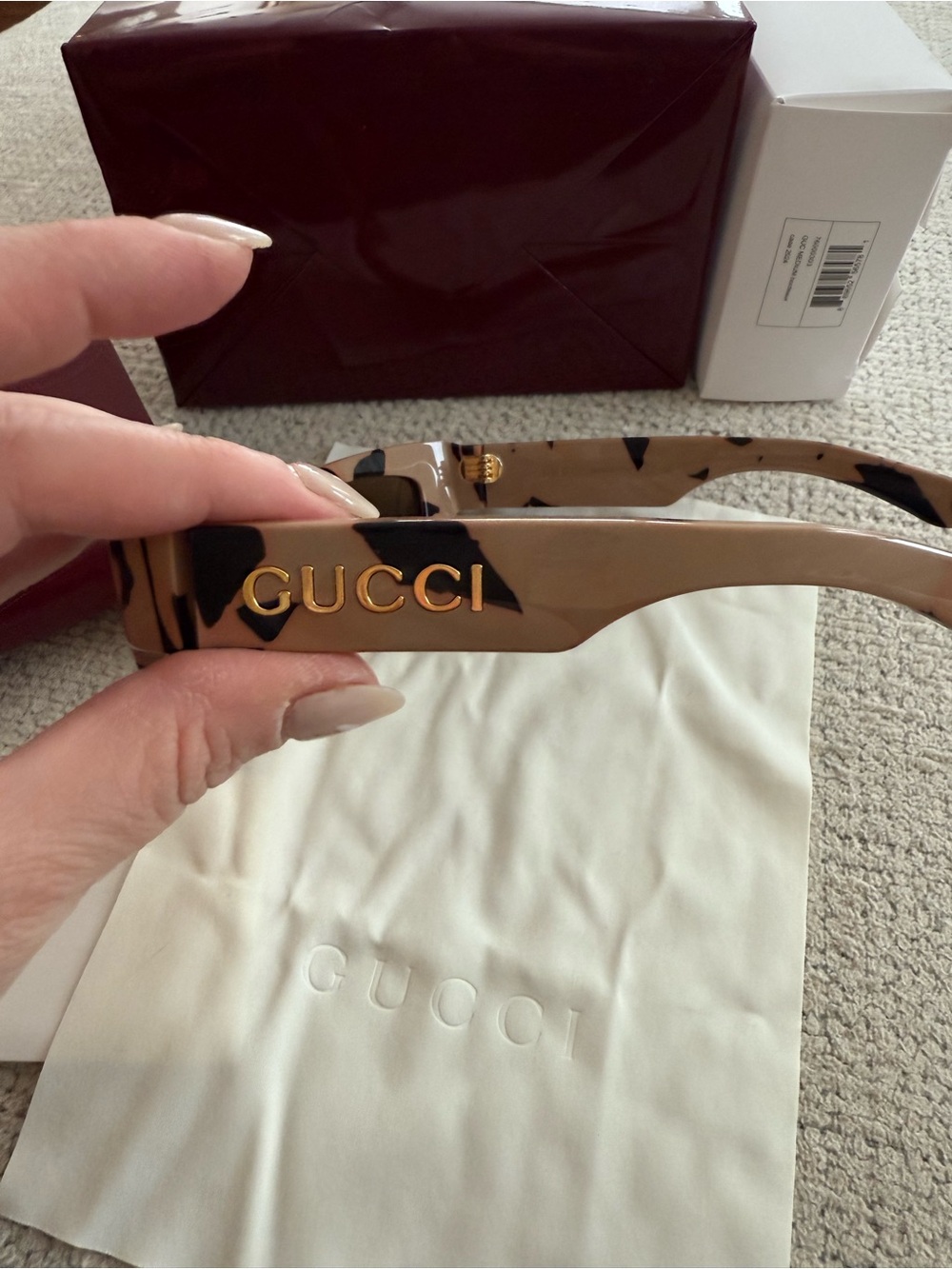 Gucci Unisex Oversized Beige & Black Rectangular Sunglasses - Picture 2 of 8